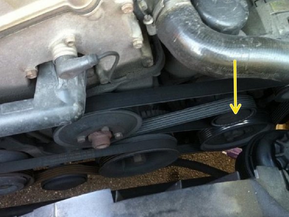 Retirer le cache plastique du tendeur à l'aide d'un tourne vis plat.