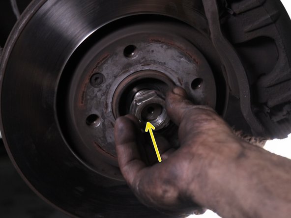 Rapprocher l’écrou du cardan au maximum