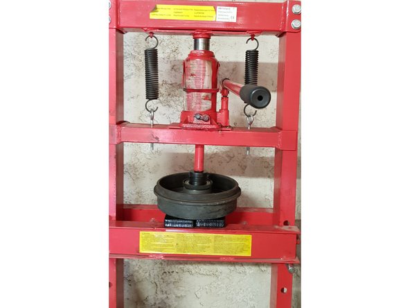 Placez votre tambour dans la presse.