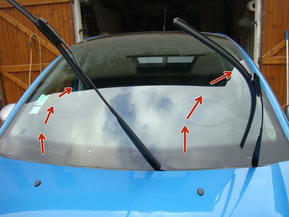 
Lift the wiper arms up and shake them firmly to detach them from the axle
