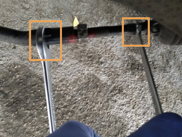 
Using the 21 mm flat wrench, loosen the lock nut.
