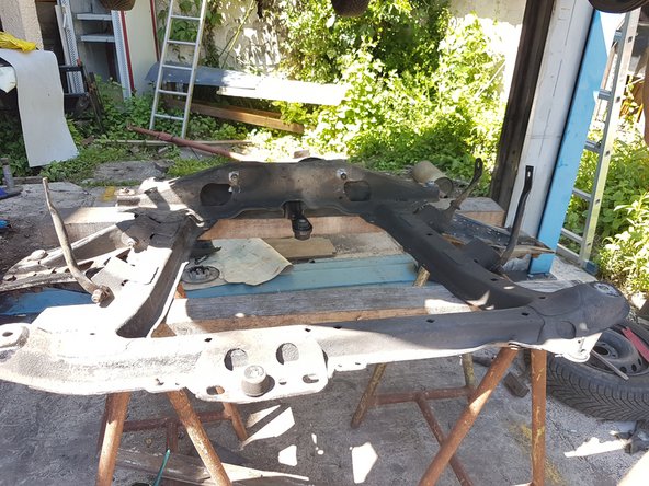 - le cardan de direction