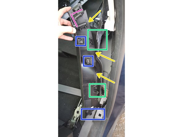 Point où on pourra tirer fortement pour déclipser le support vertical G. Depuis l'intérieur du véhicule tirer vers soit le support. On peux tirer sur 3 points differents.