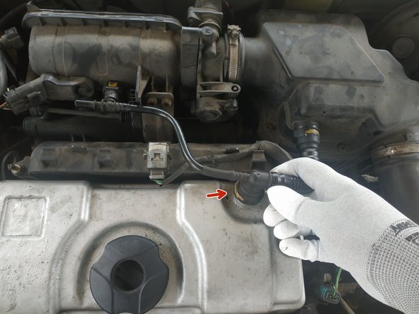 
unclip the breather hose plug on the cylinder head cover
