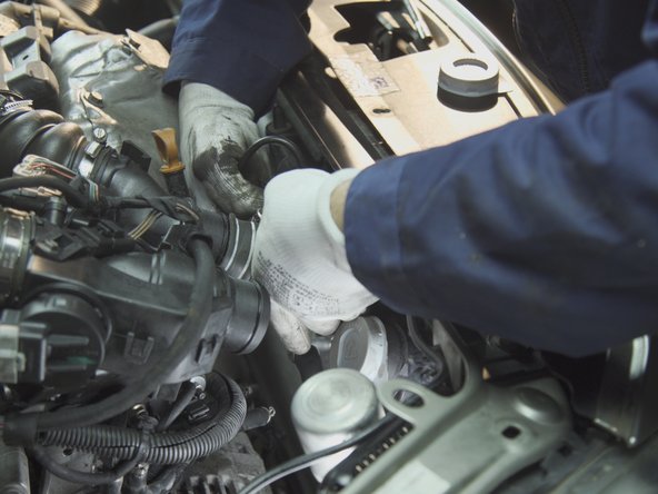 Replacer les durites en les emboîtant