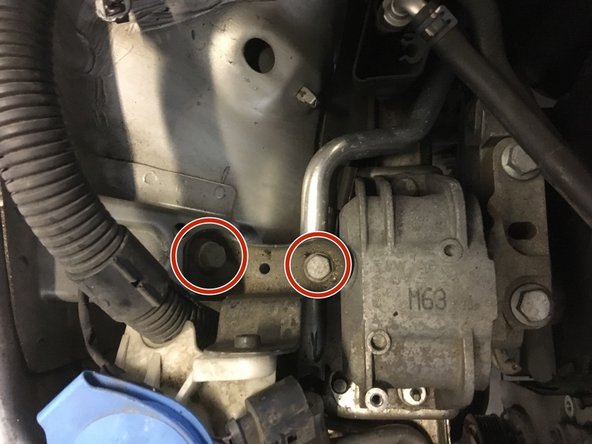 Deviser les deux vis de 16 pour retirer la patte