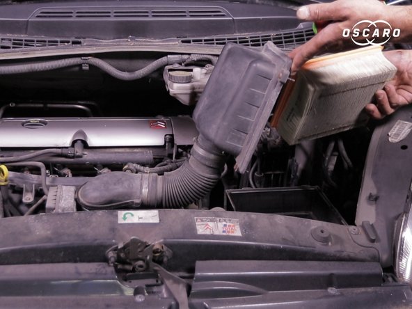 Retirer le filtre à air de son emplacement