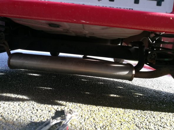 Le silencieux n'est maintenue que par l’emboîtement du tuyau d'echappement