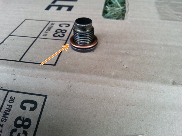 Mettre un nouveau joint sur le bouchon du carter