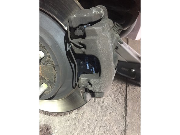 mettre en place étrier et visse les 2 visses Allen de 7