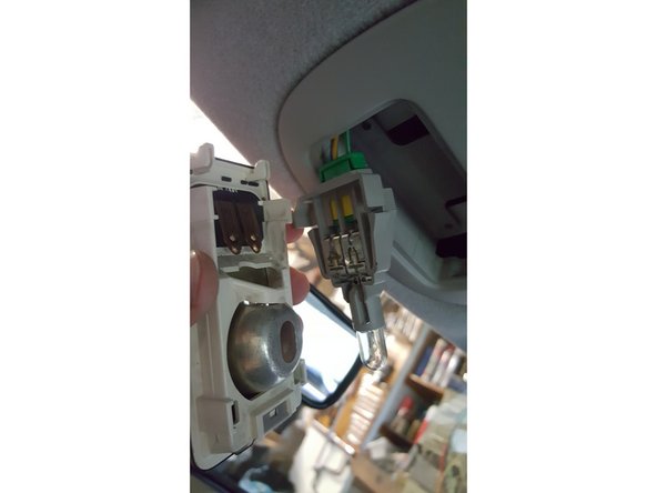 Sortir le connecteur du plafonnier