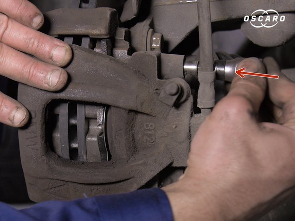 Resserrer les colonnette avec une clé allen de 7