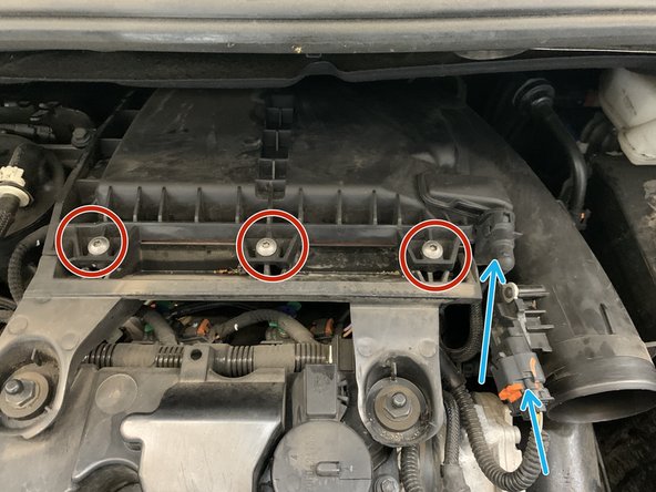 Fermer la boite à air en vissant le 3 vis de Torx T25