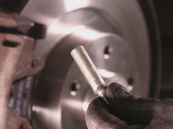 Reposez les colonnettes, sur le haut et le bas de l'étrier.