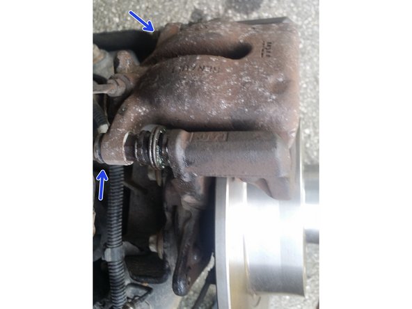 repose de la coiffe de l'étrier , mettre en place les vis dans les coulisseaux et les serrer au couple de 35 n.m