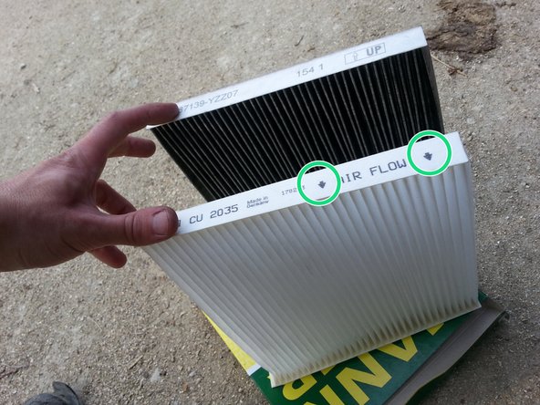 Veiller à bien respecter le sens de circulation de l'air avant la repose du filtre grâce aux flèches indiquer sur le coté du filtre
