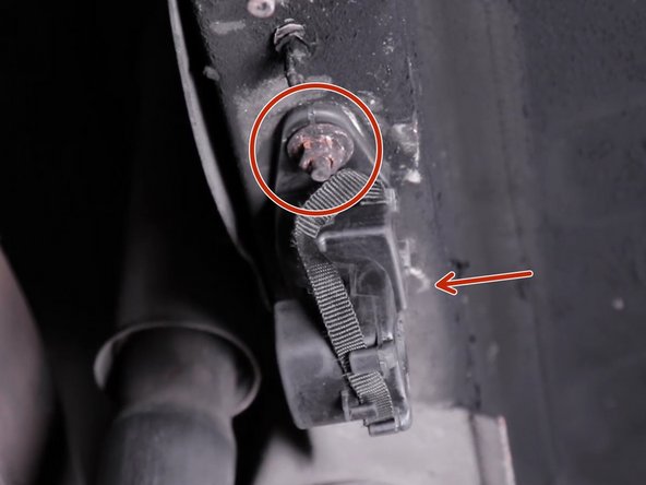 Insérer la tige du silencieux dans cette butée