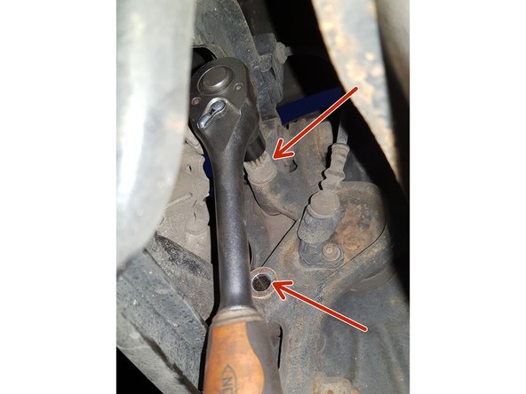 Avec une douille XZN M14 retirez les 2 vis.