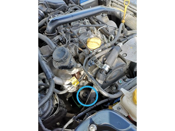 Pour démonter la cloche du filtre à huile, vous aurez besoin d'une clé de 27.