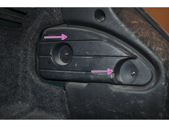 Visser les deux écrous.