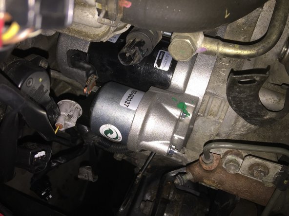 Remplacer par le démarreur neuf et procéder au remontage, en reprenant les étapes dans le sens inverse. Penser à bien serrer vos connections. Vérifier tous les câbles, raccords qu'ils ne soient pas endommagés. Réparer tout élément défectueux.