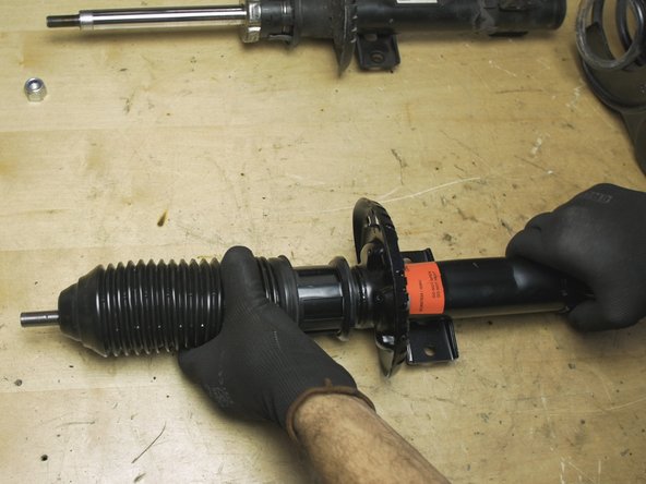 Replacer le soufflet sur le nouvel amortisseur