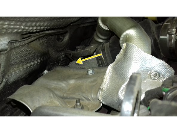 Déverrouiller le clip de maintien.