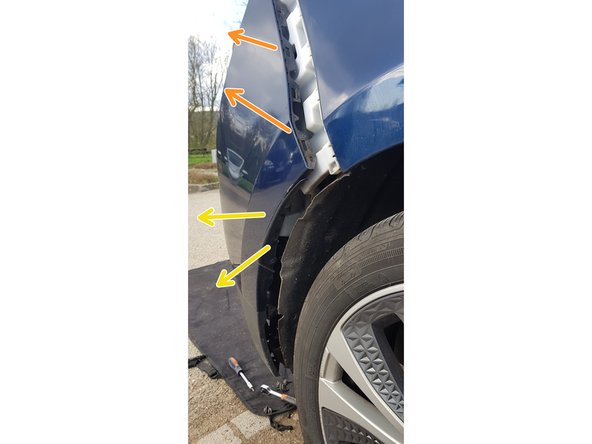 Tirer sans trop forcer au niveau de la jonction  / jupe de l'aile