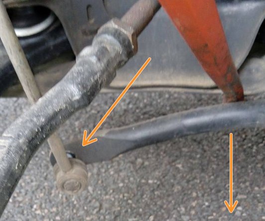 Faite levier afin de désaccoupler la biellette de la barre stabilisatrice.