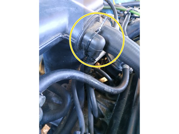 elle ne tenait pas sur ma voiture, j'ai donc mis 2 petits colliers en plastique pour qu'elle reste en place