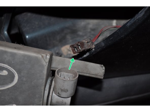 Débrancher le connecteur électrique