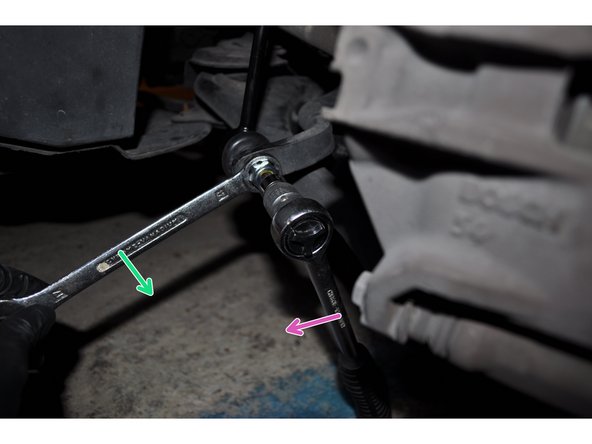 Procéder de la même manière sur la roue opposée.