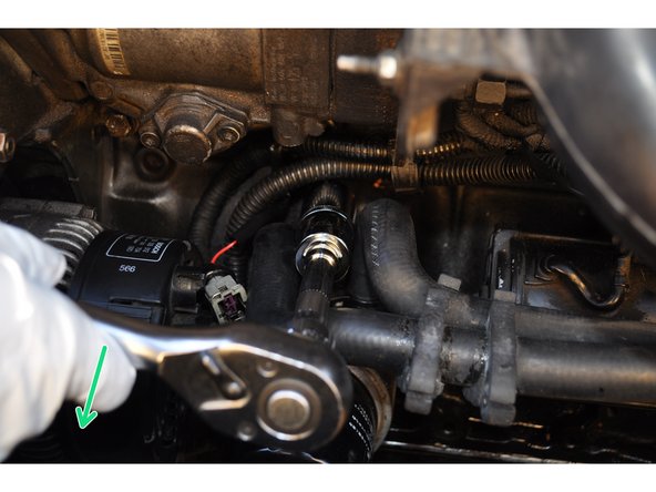 A l'aide d'une douille profonde de 21 mm déposer le manocontact