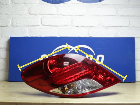 Comparer l'ancien et le nouveau feu arrière (forme,dimensions,prise du connecteur)