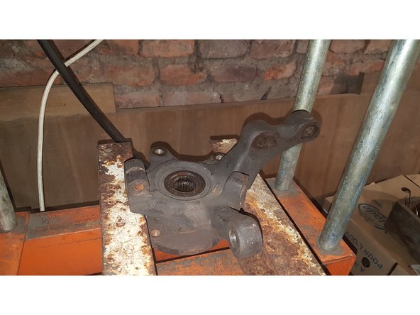 le pivot doit etre bien calé, et plat, sinon on risque d'endommager le pivot