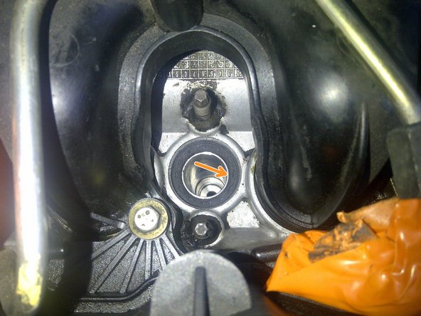 Installer le joint spy en commençant par la lèvre intérieure