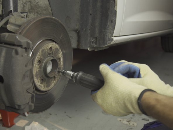 Dévisser la vis de maintien du disque