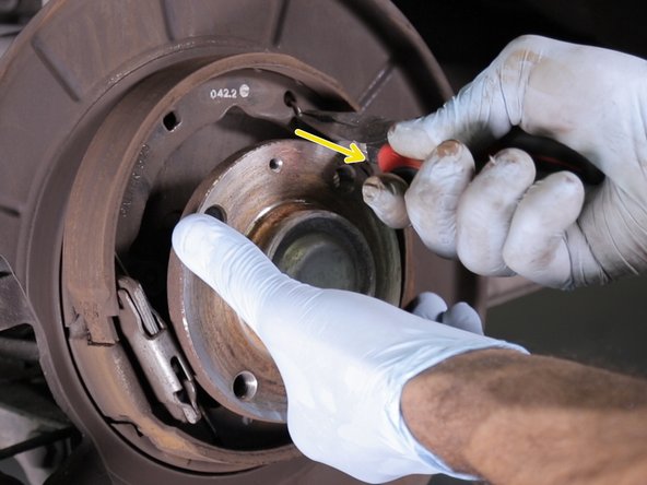 Retirer le ressort , bien repérer son emplacement et position