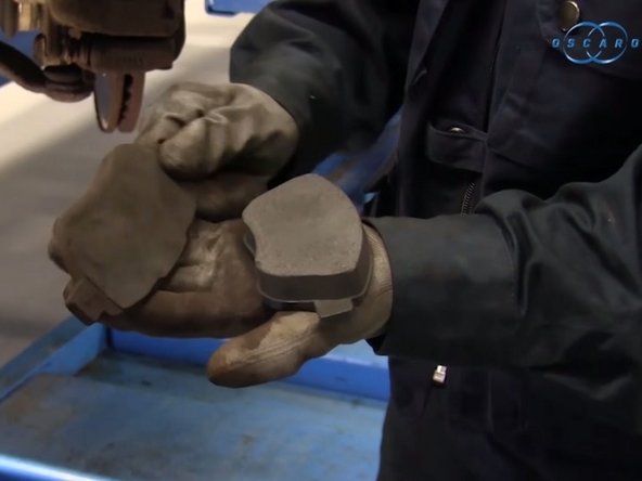 Vérifier la correspondance entre les anciennes et les nouvelles plaquettes de frein