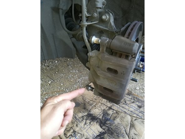 Couple de serrage des écrous d'étrier = 7,4 daN/m