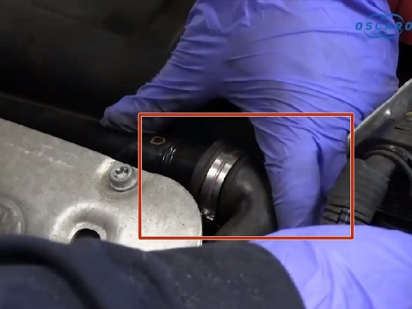 Repositionner le cache du filtre à air