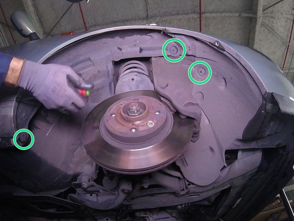 Retirer toutes les agrafes en tirant dessus avec modération