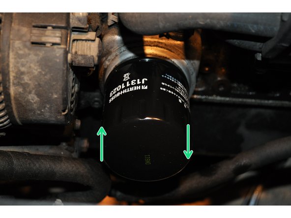 
Visser le filtre &agrave; huile by hand until contact then a quarter turn to crush the seal.
