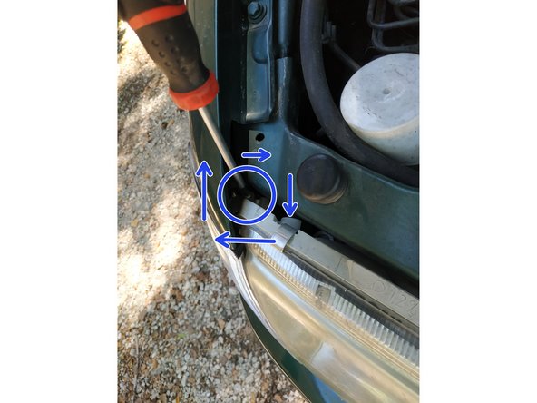 mettre le clignotant correctement en place (voir étape précédente) et l'enfoncer jusqu'en butée