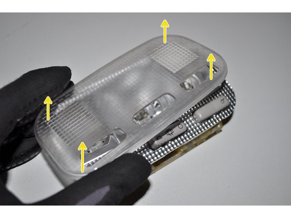 Tirer sur l'ampoule défectueuse.