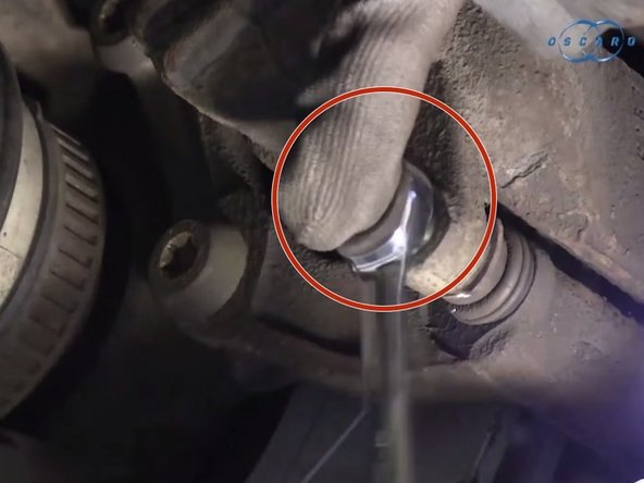 Revisser le boulon de 13 situé derrière l'étrier