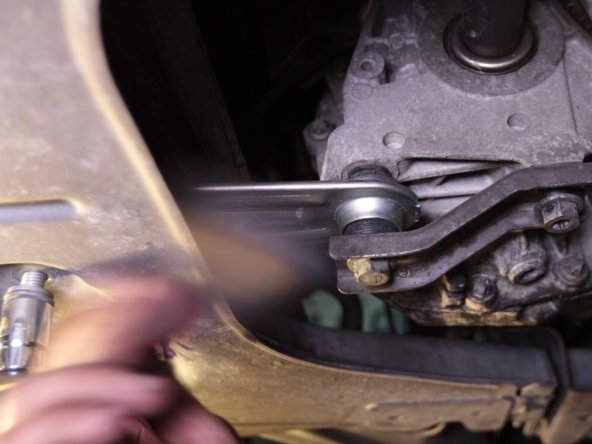 Bloquer la troisième vis