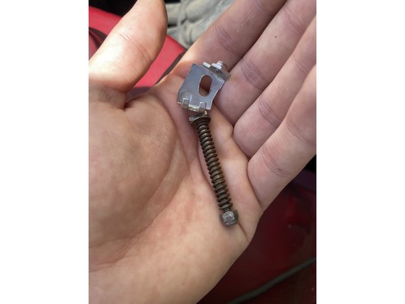 Déposez la petite agrafe noir de maintient ( cercle bleu toujours la première photos )