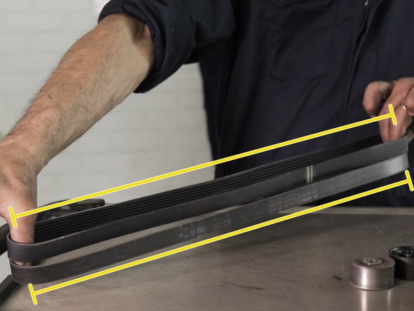 Comparer les dimensions entre l’ancienne et la nouvelle courroie d'accessoire