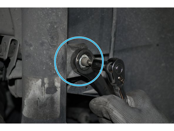 Retirer la fixation du câble d'ABS.